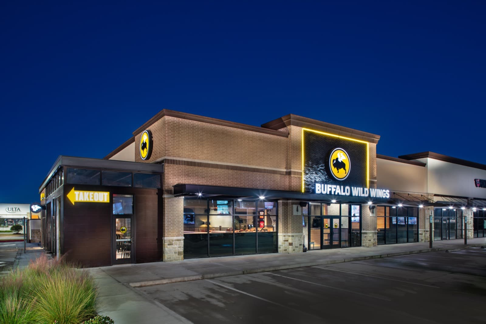 The exterior of a Buffalo Wild Wings
