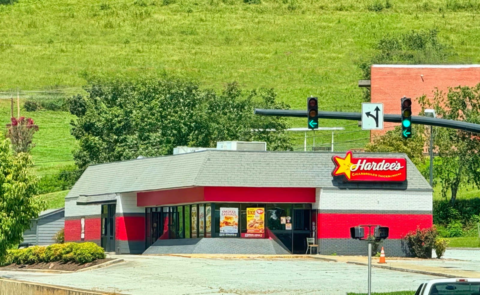 The exterior of a Hardee's