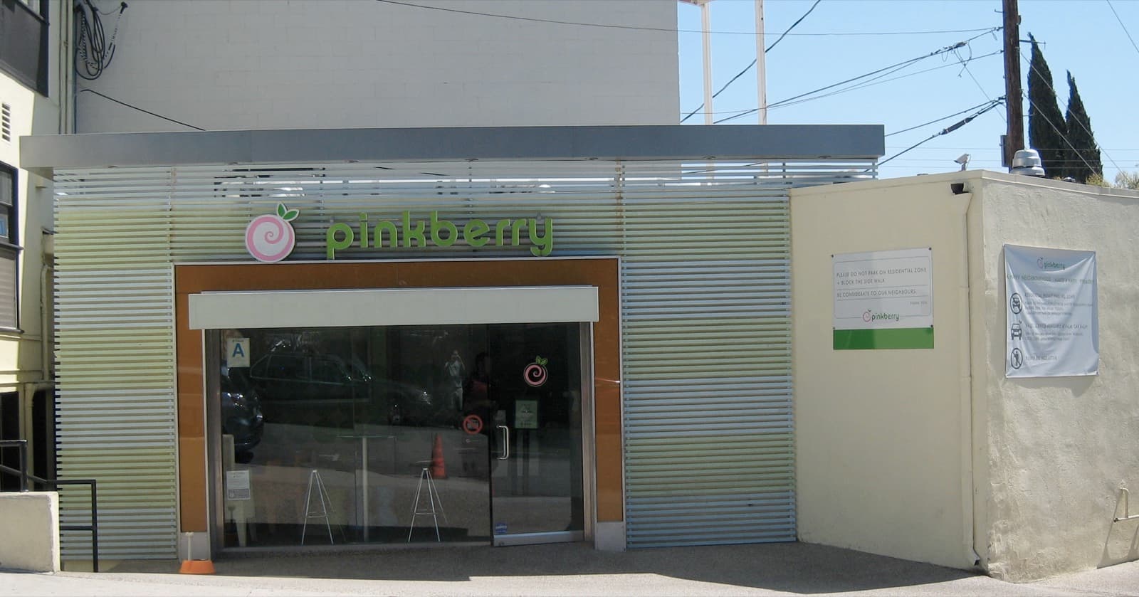The exterior of a Pinkberry