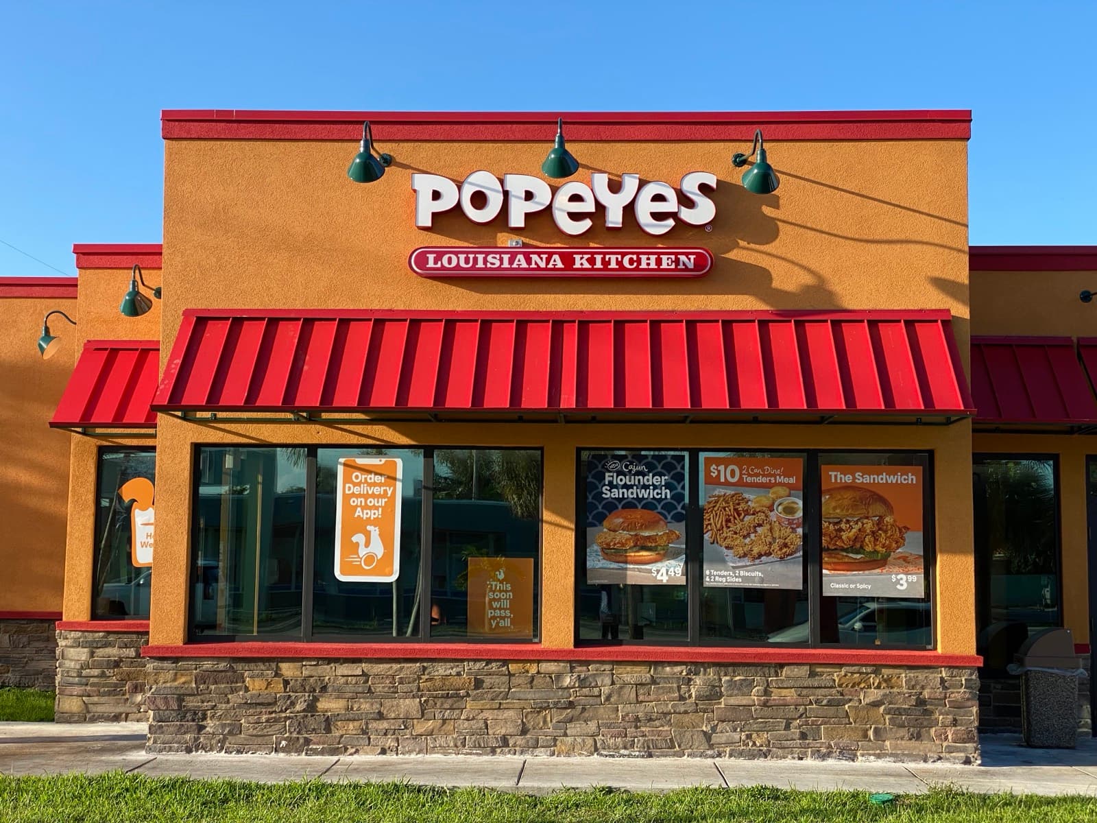 The exterior of a Popeyes